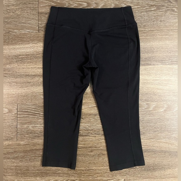 Nike Gentle-Support High-Waisted Cropped Leggings in Black Size Medium - Picture 3 of 6